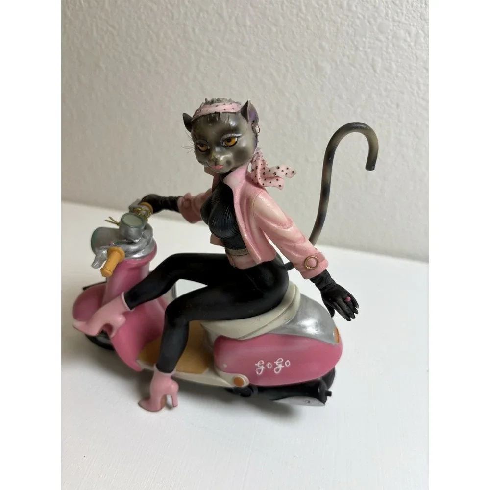 Margaret Le Van Valley Cats GoGo Secret Agent Feline Scooter Figurine w Tag